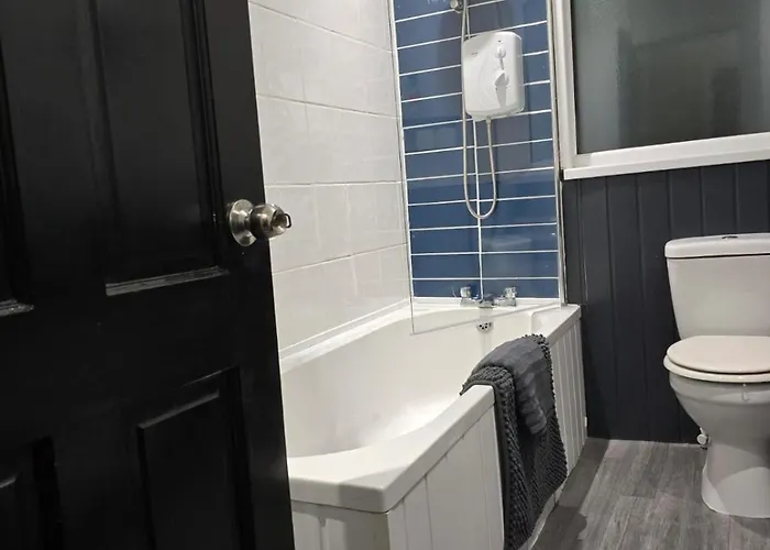 Holiday home Spacious 3Br House Free Parking 10 Mins To City Manchester