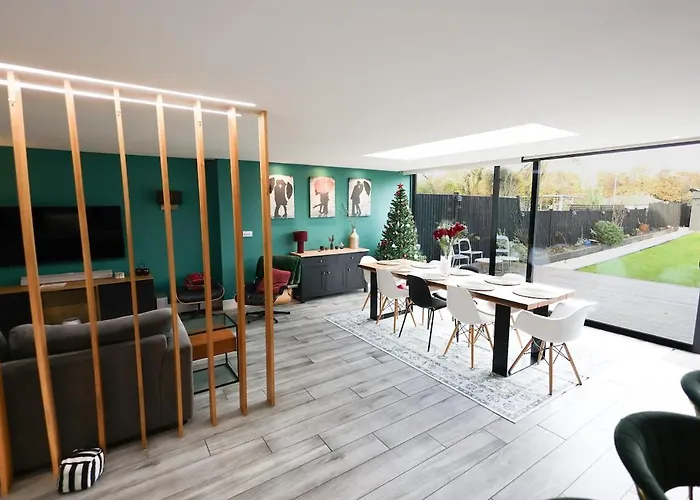 Stunning Family With Hot Tub In Worsley * Μάντσεστερ