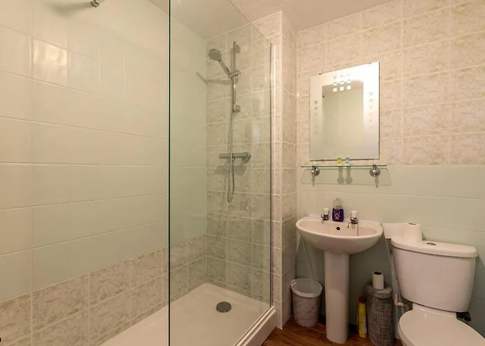 Holiday home 2br House Contractors Parking Wifi