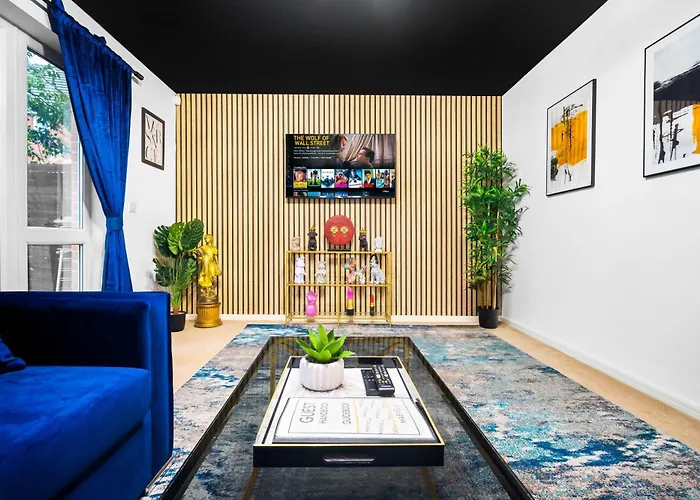 펜션 Stylish Manchester 4 Bed House With Garden - 4 Doubles Beds & 1 Single Bed - Sleeps 9 - Salford - Free Parking - Smart Tvs In Every Bedroom - Free Netflix - 6 Min To City Centre, Close To Trafford Centre, Etihad Stadium, Manchester Arena, Clubs & Mor 맨체스터