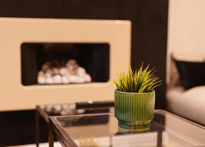 3 Bedroom House In Salford - Sleeps 6 Guests, Contractors, Groups, Families, Business, Leisute & Relocation Welcome, 15 Minutes From Centre, Fast Wi-fi, Smart Tv In Each Bedroom & Free Parking, Long And Short Welcome * 曼彻斯特