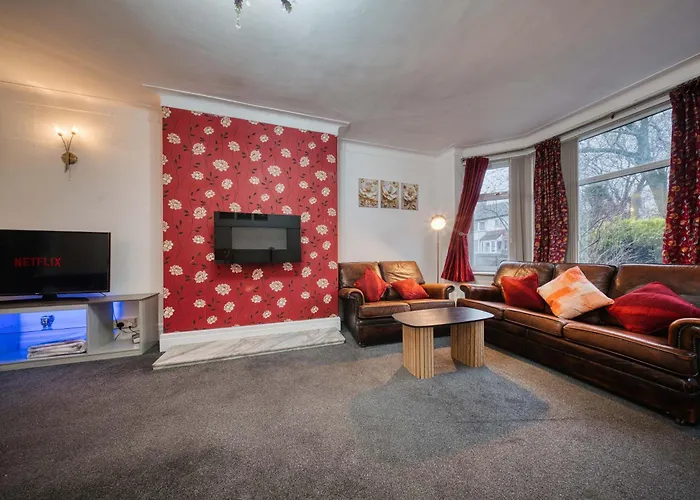 Modern 3br Sleeps 7 Parking Holiday home Manchester