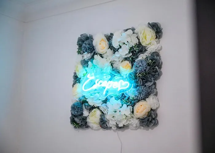 The Vibe & Play Hangout - Hot Tub Retreat בית נופש מנצ'סטר