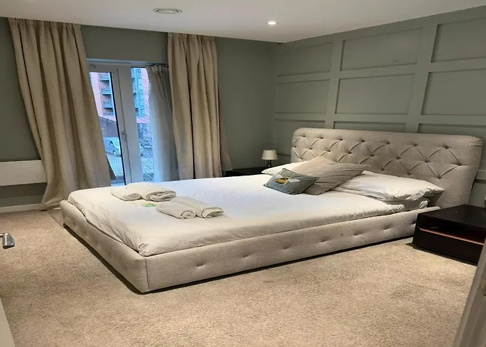 펜션 Stylish Townhouse With Parking - Pass The Keys