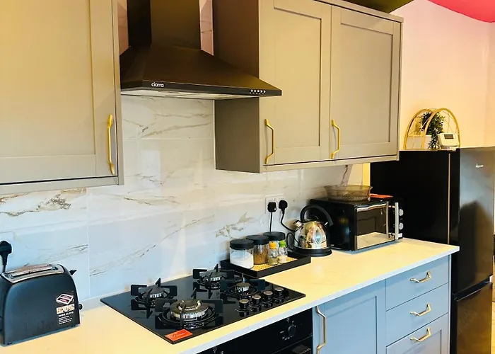 Getaway Bright & Spacious With Parking