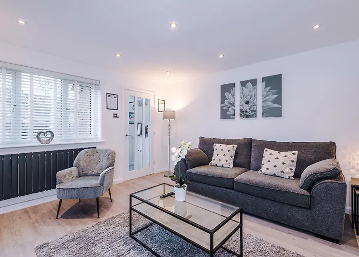 Stylish 2br House For 4 In With Parking *