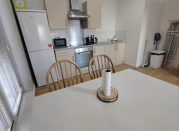 Fresh Private In Shared 2 Bed Flat Deltapoint *