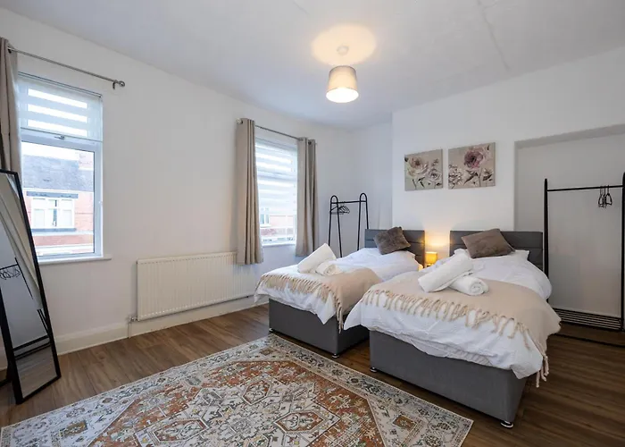 Steps From Old Trafford - Modern *