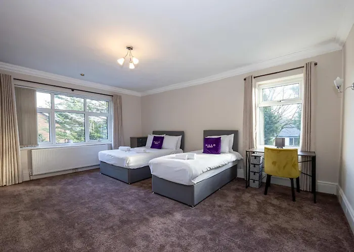 Detached House In Prestwich Sleeps 10 With Parking Dom wakacyjny