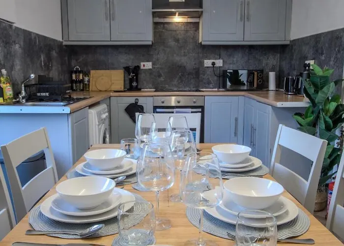 Modern 3br House - Quiet Clifton Area Сasa de vacaciones