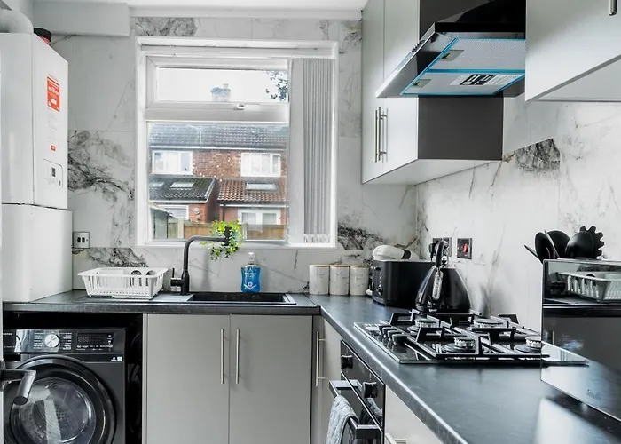 Spacious 4-bed Near Didsbury مانشستر