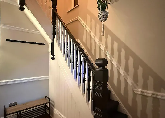 Large Luxury 4 Bedroom With Parking Tatil Evi Manchester