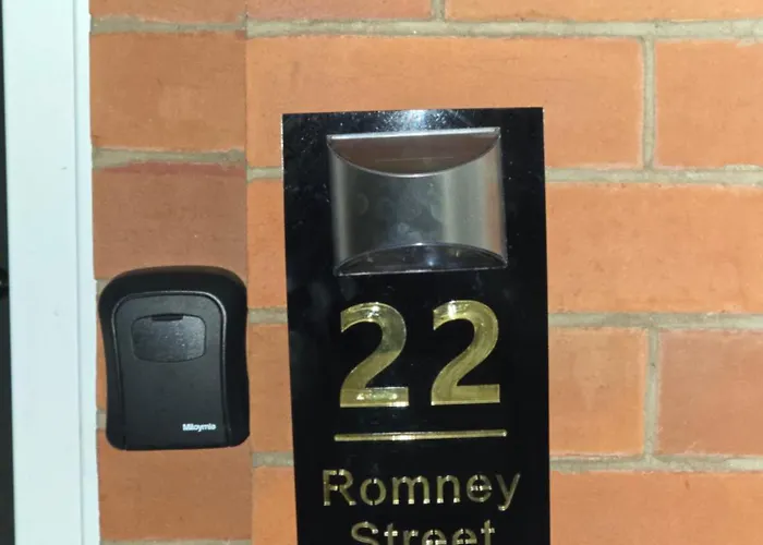 Holiday home Spacious 3Br House Free Parking 10 Mins To City *