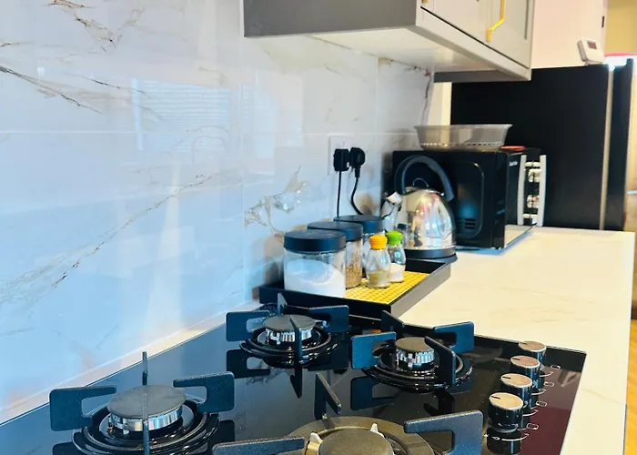 Getaway Bright & Spacious With Parking * Manchester