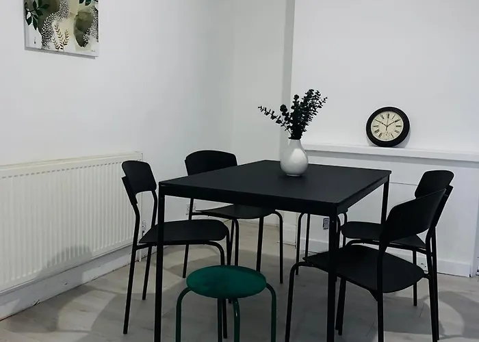 Modern 3-br On Edge Of Center With Free Parking *