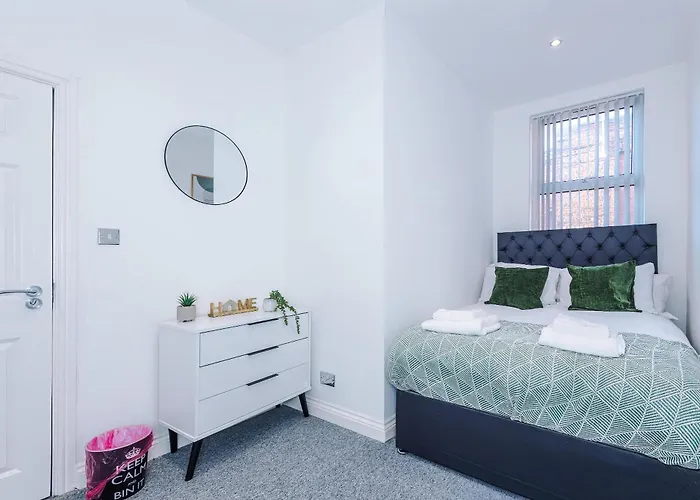 3 Bedroom Town House - Etihad Stadium - Free Parking Сasa de vacaciones Mánchester