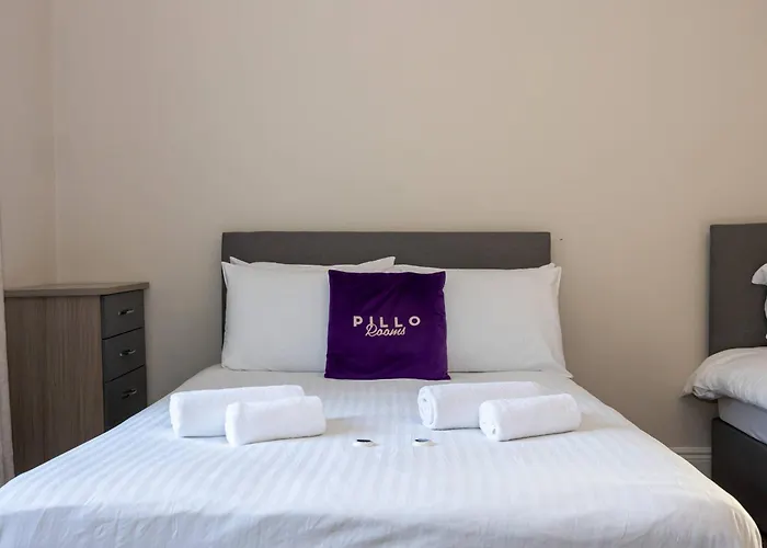 Dom wakacyjny Detached House In Prestwich Sleeps 10 With Parking