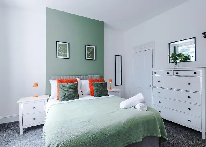 Spacious 3 Bed In By 53 Degrees Property, Perfect For Group Stays, Sleeps 8 With Free Parking! מנצ'סטר