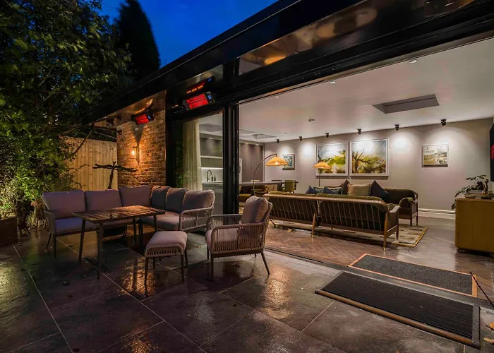 Villa The Coach House *