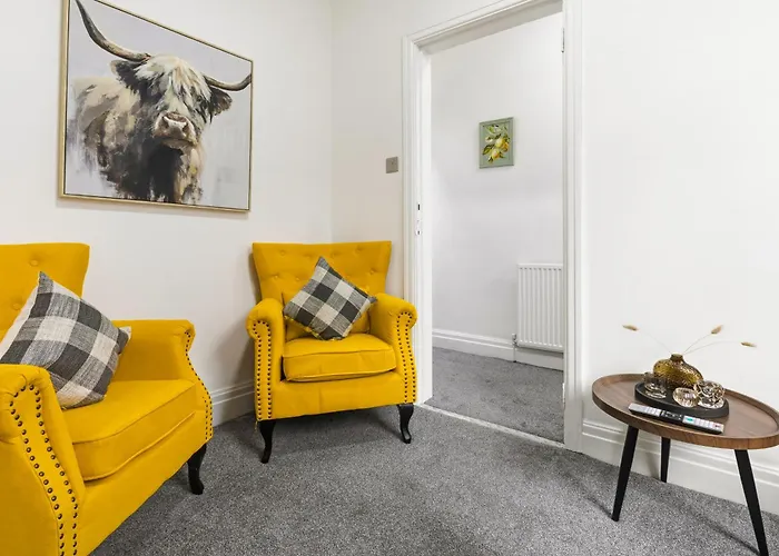 2 Bedroom 5 Beds House 10 Minutes Away From Centre And Hospitals On Street Parking ,great For Long Term Contractors And Hospital Workers Manchester