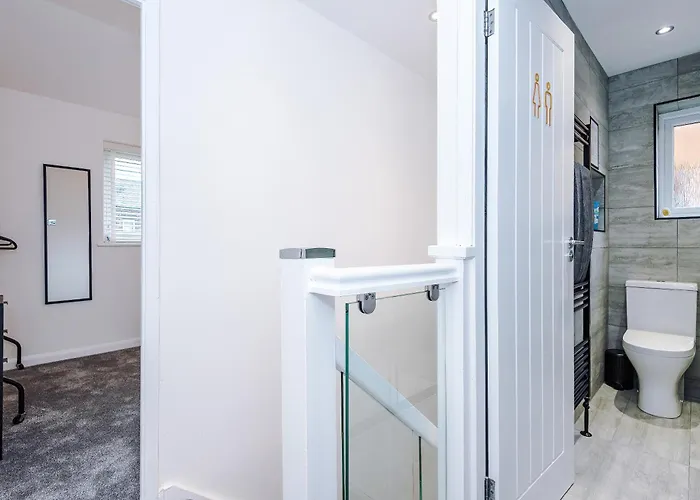 Stylish 2br House For 4 In With Parking Mánchester