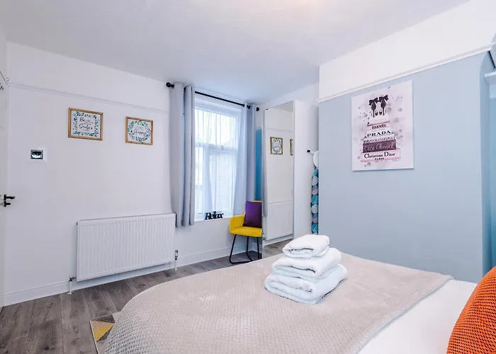 Ideal Group 3br House For 8 Parking * Manchester