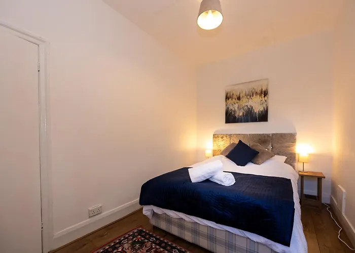 Steps From Old Trafford - Modern Tatil Evi *