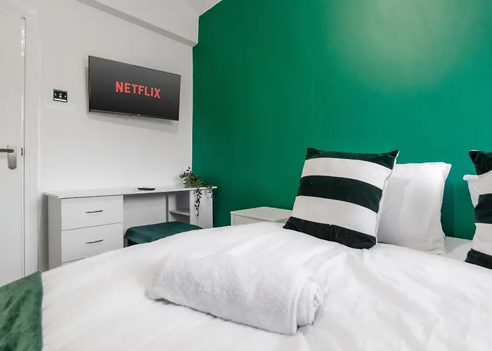 Exotic 4bd, Etihad, Coop Arena - Tv In And Outdoor Dining 맨체스터