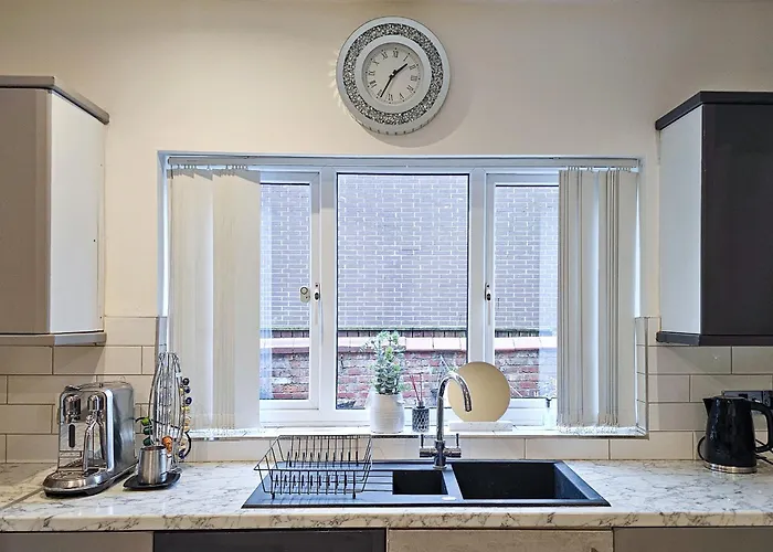 Massive And Stylish 5 Bed House - Sleeps 13 - Free Parking Feriehus *