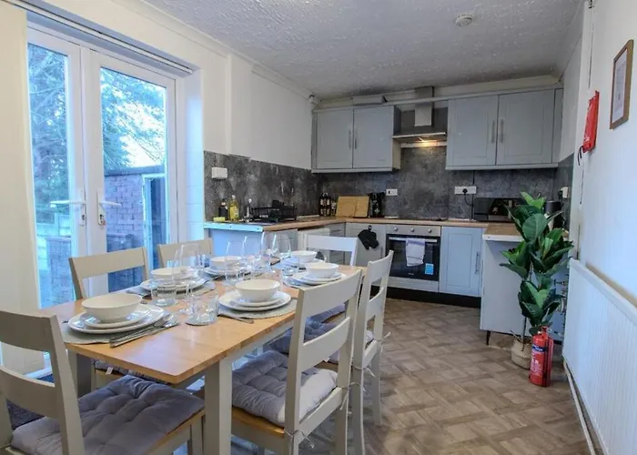 Modern 3br House - Quiet Clifton Area Сasa de vacaciones Mánchester