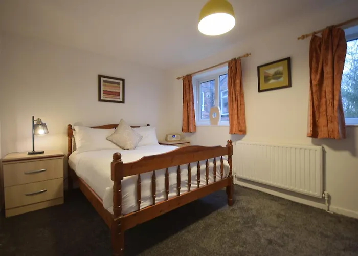 Holiday home Cosy 2bdr House With Driveway Near *