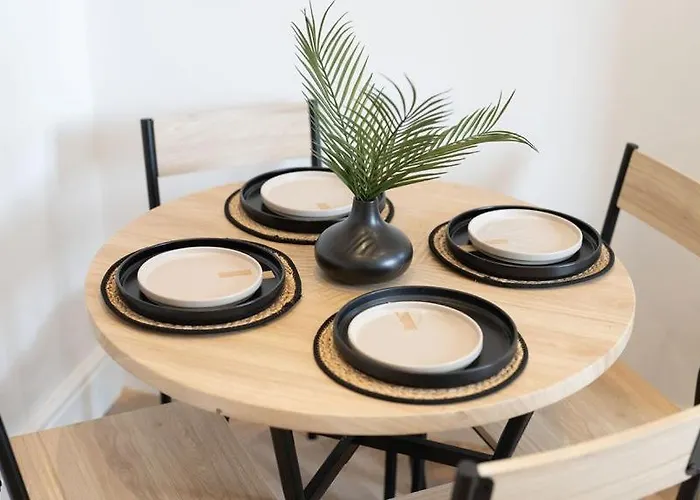 Dom wakacyjny Entire House With Two Self-contained Flats *