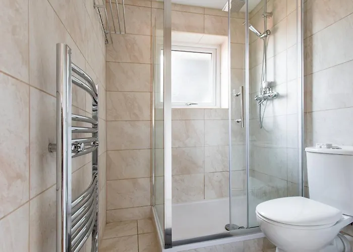 2 Bedroom Eith 3 Beds Sofa Bed Near Stadium Сasa de vacaciones