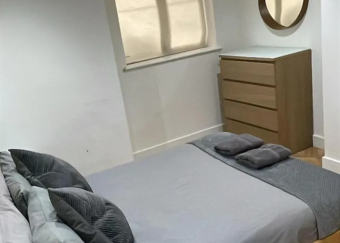 Hendham - Near Etihad Stadium, Coop Live Arena, National Cycling Centre & 24 Hour Asda מנצ'סטר