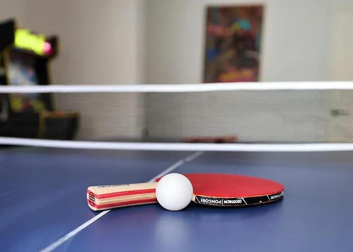 Game Zone, Trafford Centre Nearby, Sleeps 8 *