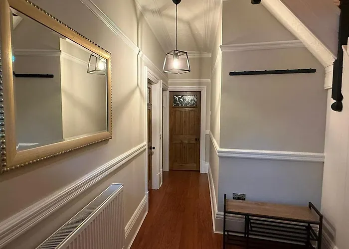 Large Luxury 4 Bedroom With Parking Tatil Evi Manchester