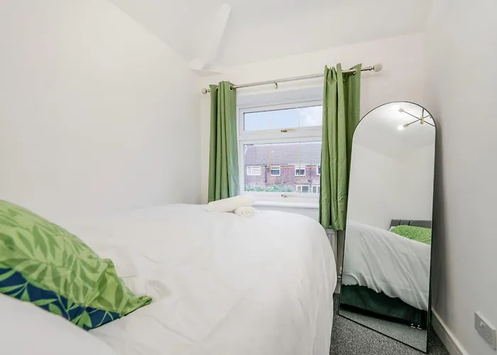 Konukevi Spacious 4 Bed Ideal For Business & Long Term Stays, Free Parking *