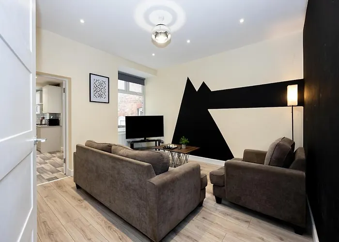 Spacious 4br Perfect For Groups & Contractors بيت للعطل *