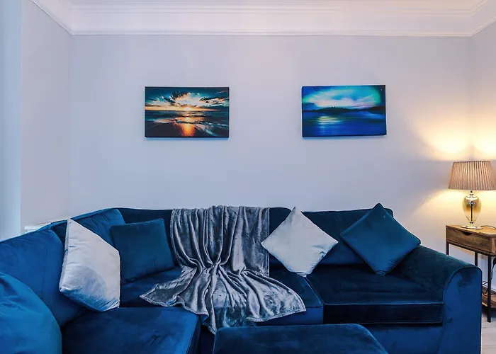 Ideal Group 3br House For 8 Parking