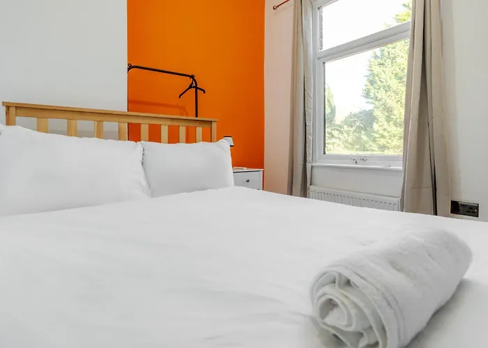 Exotic 4bd, Etihad, Coop Arena - Tv In And Outdoor Dining *