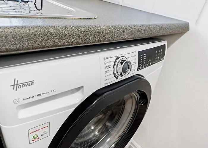 Luxury Group - - Sleeps 9 *