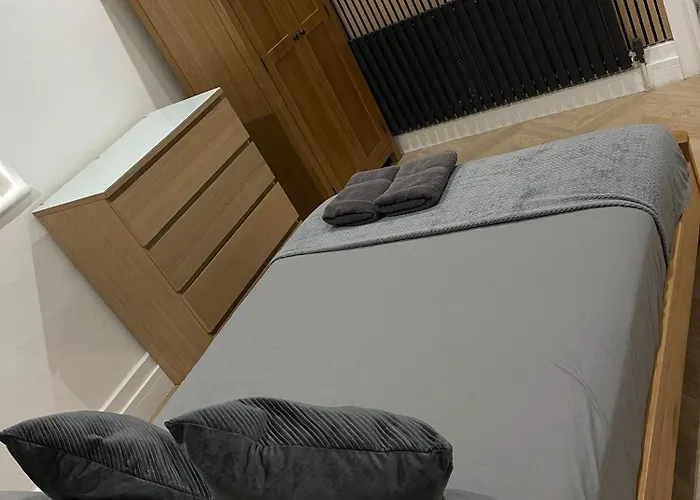 Hendham - Near Etihad Stadium, Coop Live Arena, National Cycling Centre & 24 Hour Asda