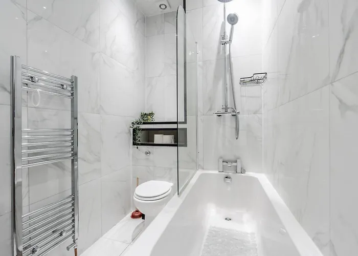 Exotic 4bd, Etihad, Coop Arena - Tv In And Outdoor Dining *