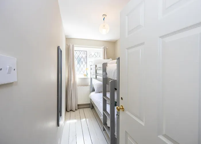 3-bed Didsbury M20 Parking Long مانشستر