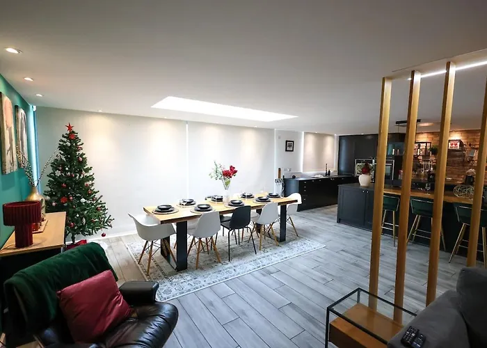 Σπίτι διακοπών Stunning Family With Hot Tub In Worsley