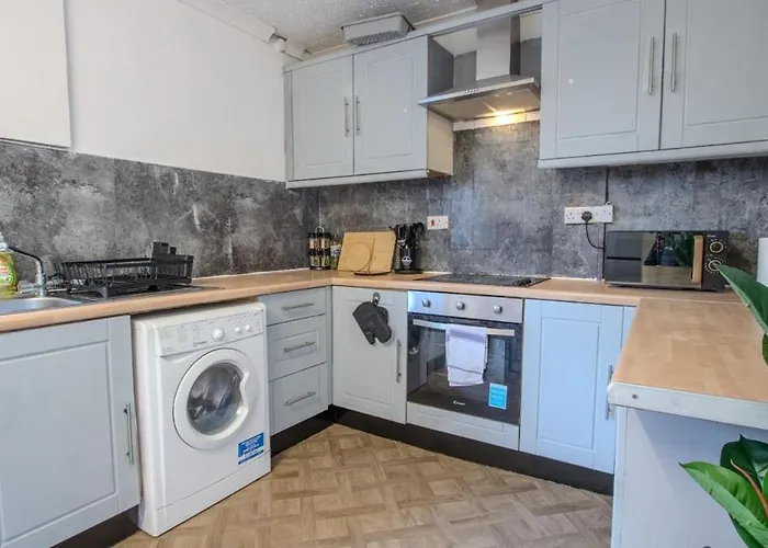 Modern 3br House - Quiet Clifton Area Holiday home