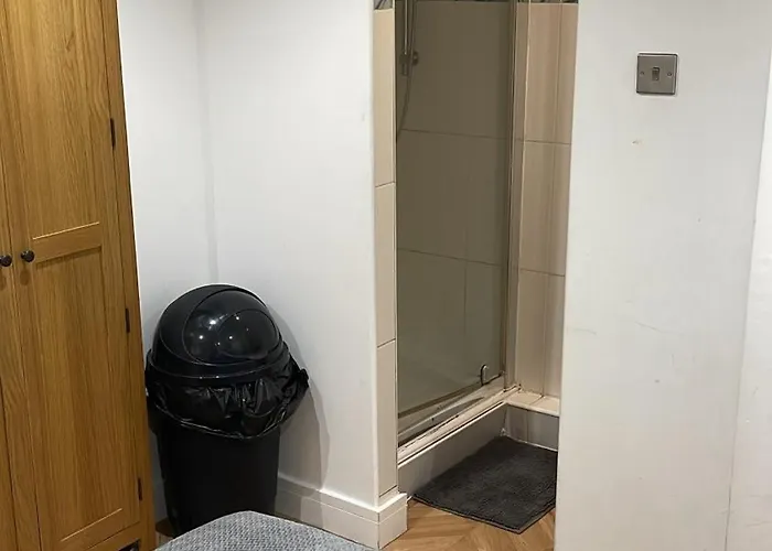 Guest house Hendham - Near Etihad Stadium, Coop Live Arena, National Cycling Centre & 24 Hour Asda *