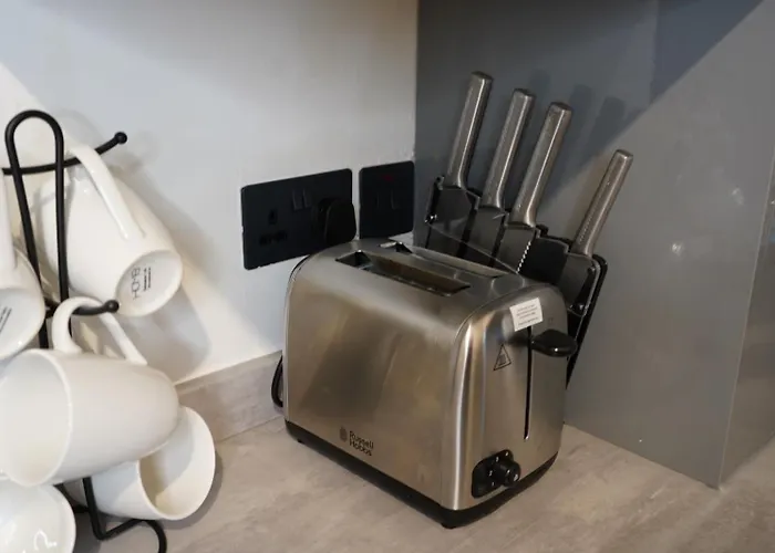 Feriehus Spacious 3-bedroom Near Centre With Parking