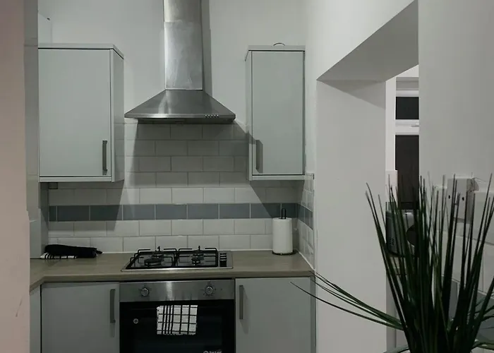 Сasa de vacaciones Modern 3-br On Edge Of Center With Free Parking *