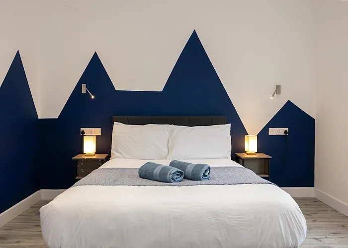 Spacious 4br Perfect For Groups & Contractors بيت للعطل